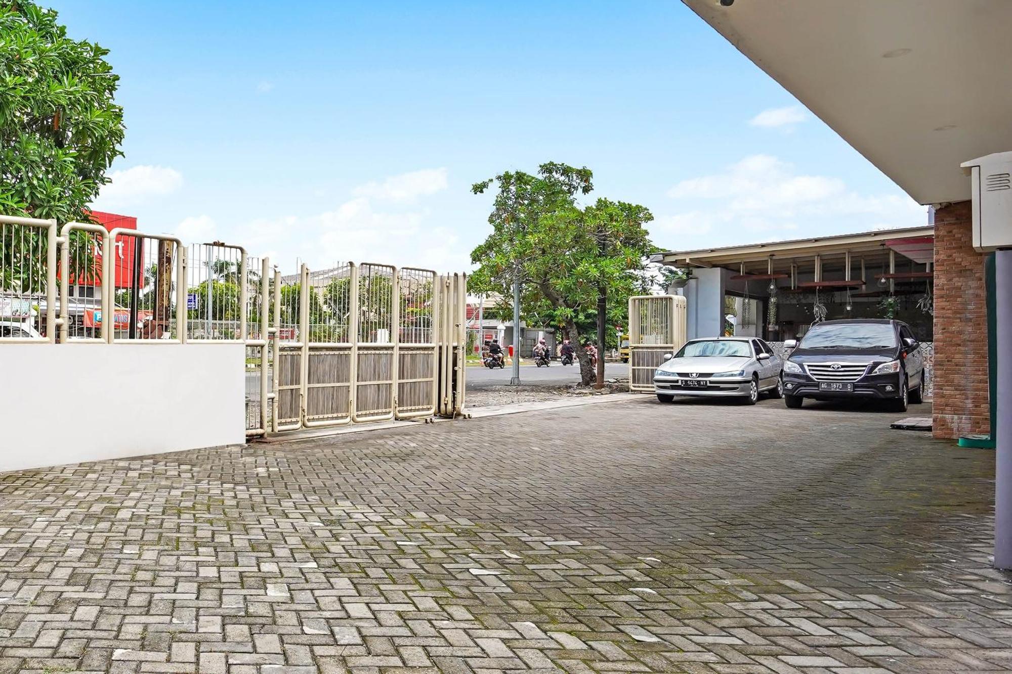 Capital O 90888 Bintang Diponggo 3* Surabaya